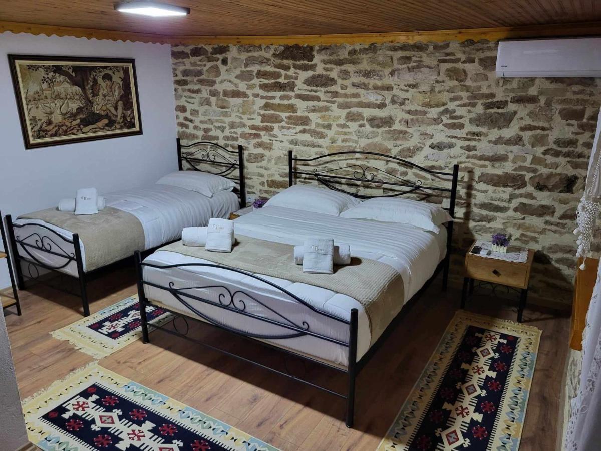 Guest House Hasko Gjirokastër Esterno foto