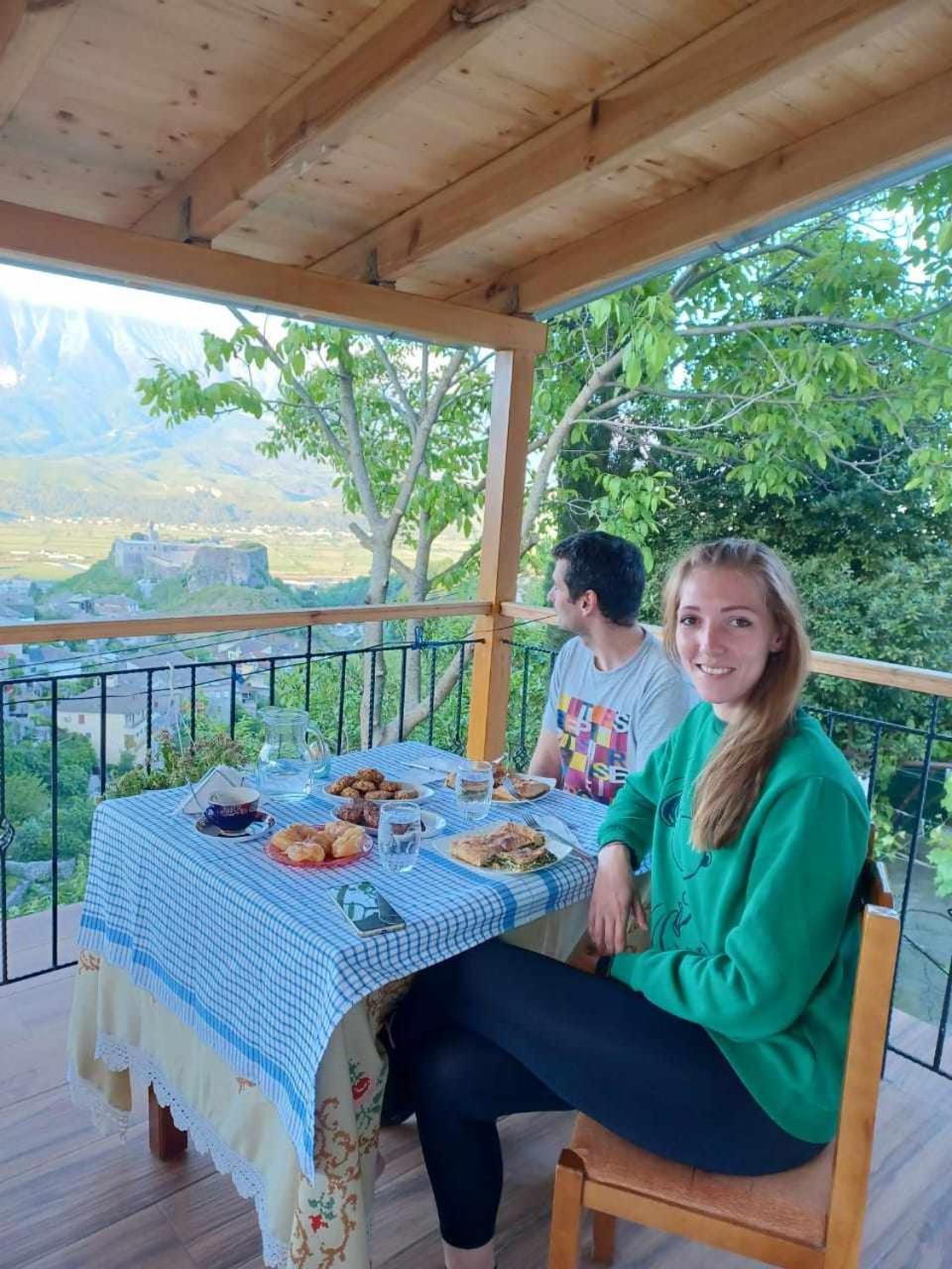 Guest House Hasko Gjirokastër Esterno foto