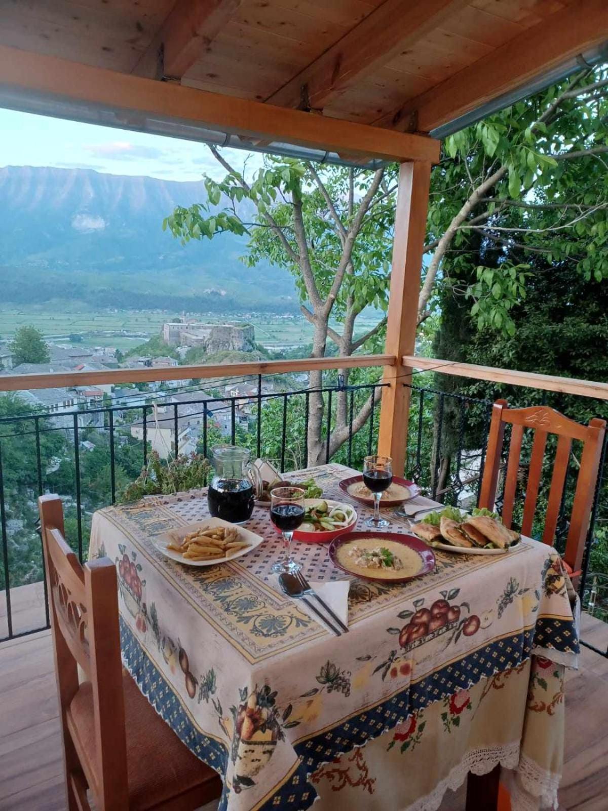 Guest House Hasko Gjirokastër Esterno foto