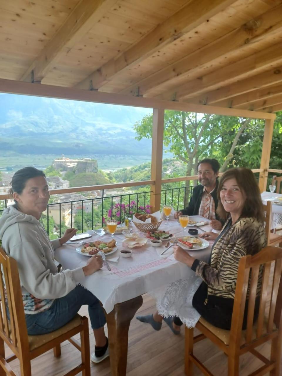 Guest House Hasko Gjirokastër Esterno foto