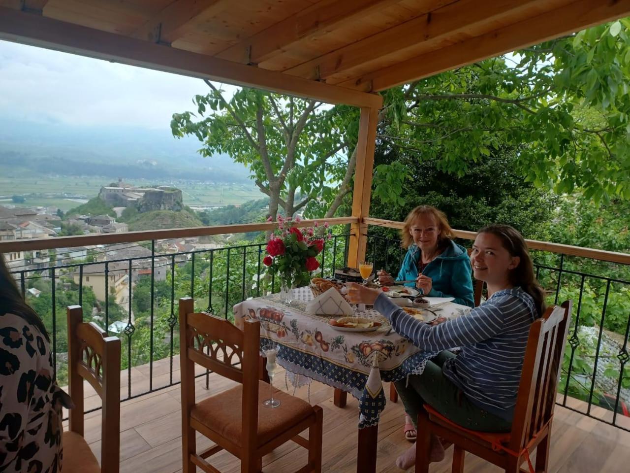 Guest House Hasko Gjirokastër Esterno foto