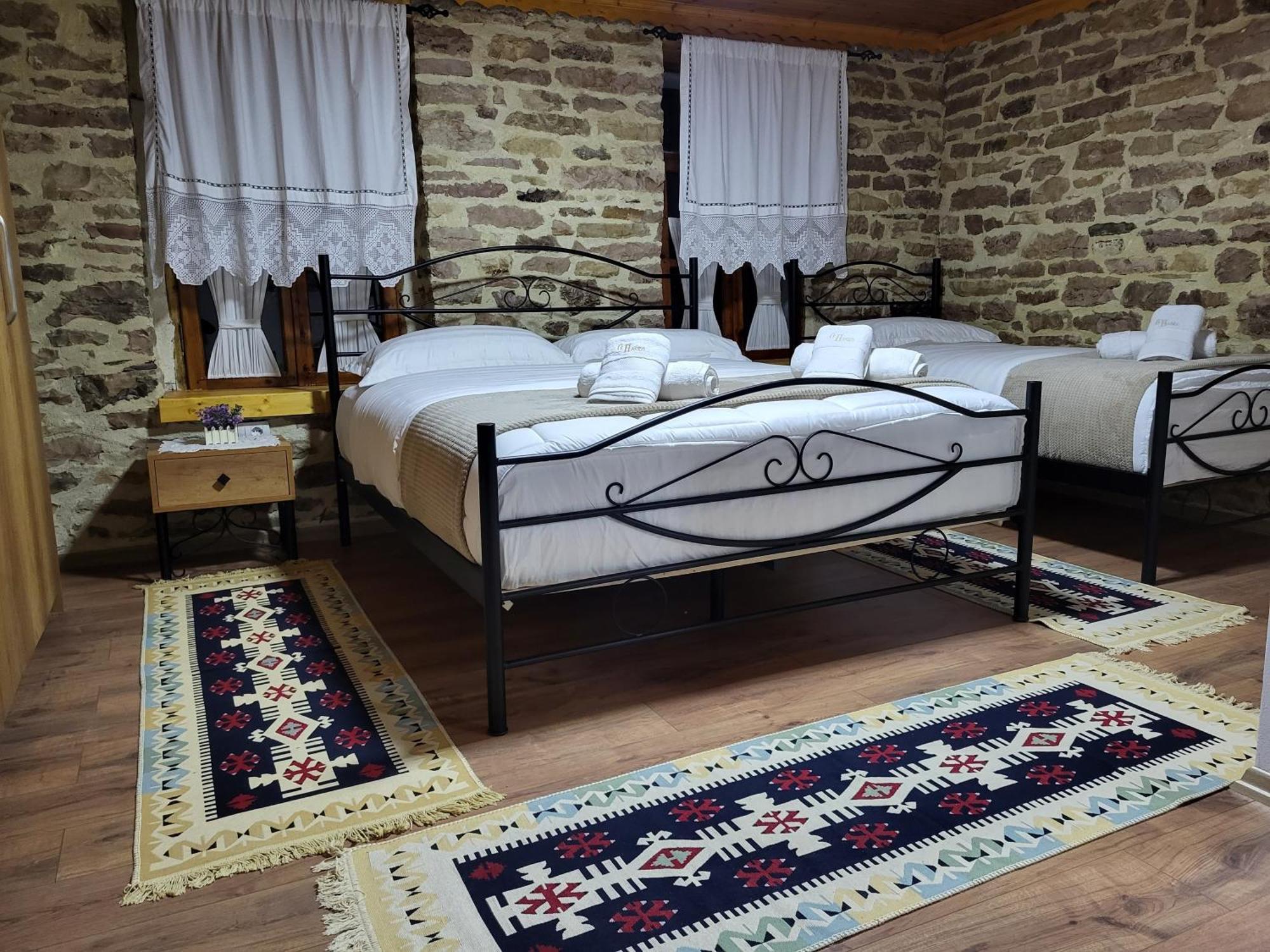 Guest House Hasko Gjirokastër Esterno foto